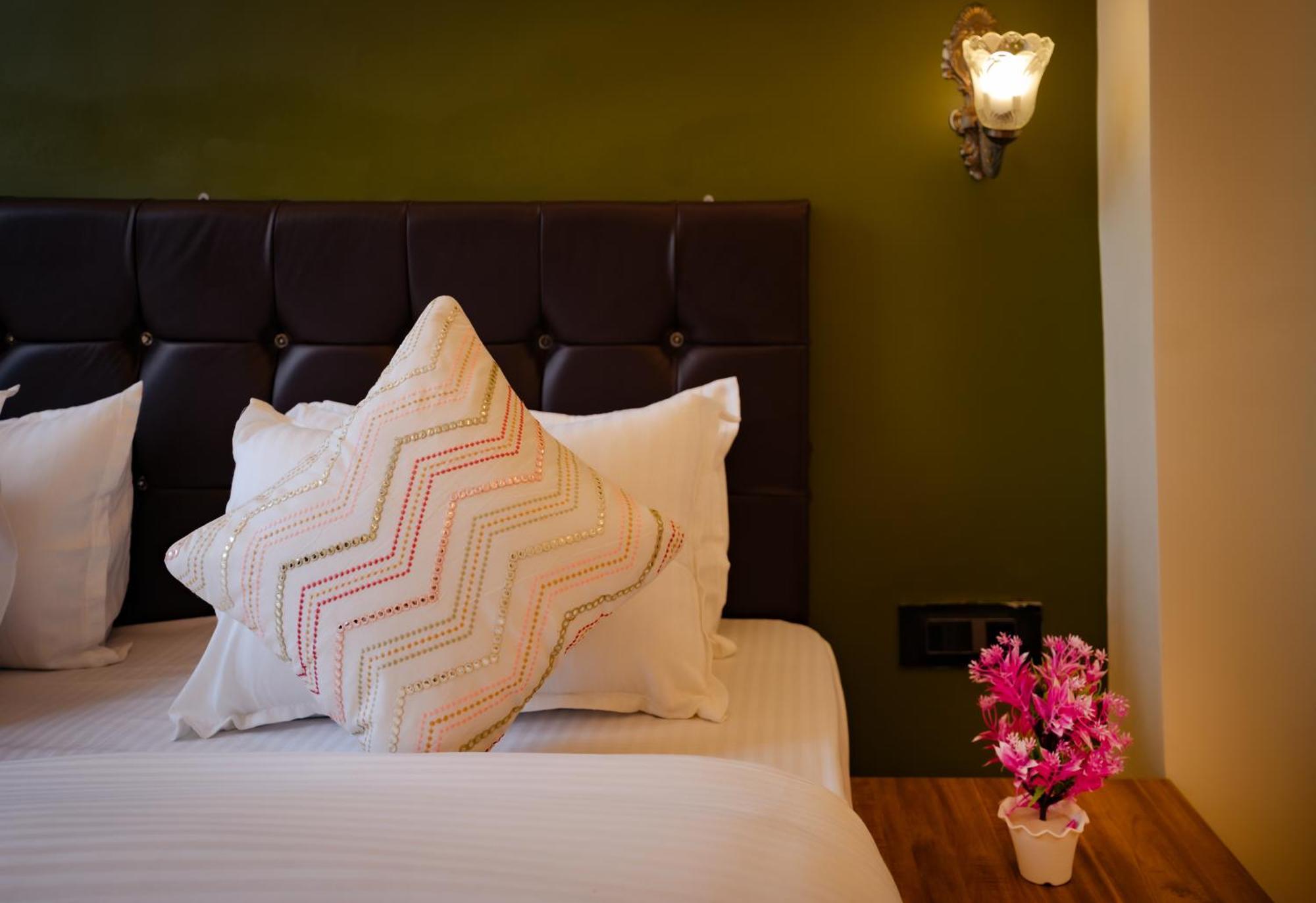 Tripli Hotels Silver Shine 瓦拉纳西 外观 照片